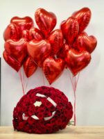 Zestaw 101 róża czerwona + balony serce 21 szt