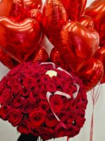 Zestaw 101 róża czerwona + balony serce 21 szt