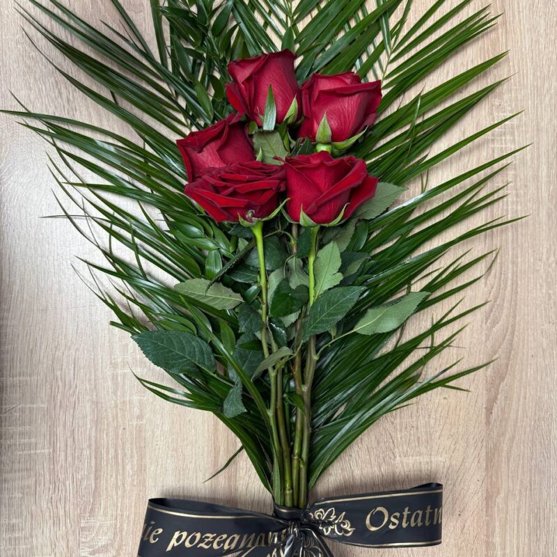 Wiązanka pogrzebowa z czerwonych róż i zieleni dekoracyjnej – Studio Deluxe Poznań