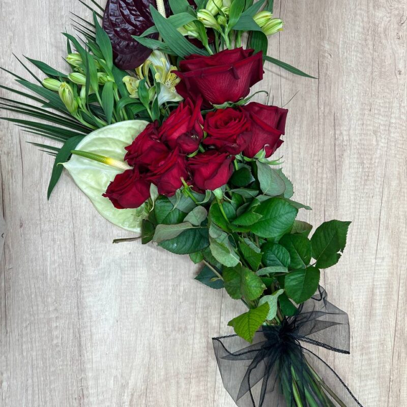 Wiązanka pogrzebowa z czerwonych róż i anturium – Studio Deluxe Poznań