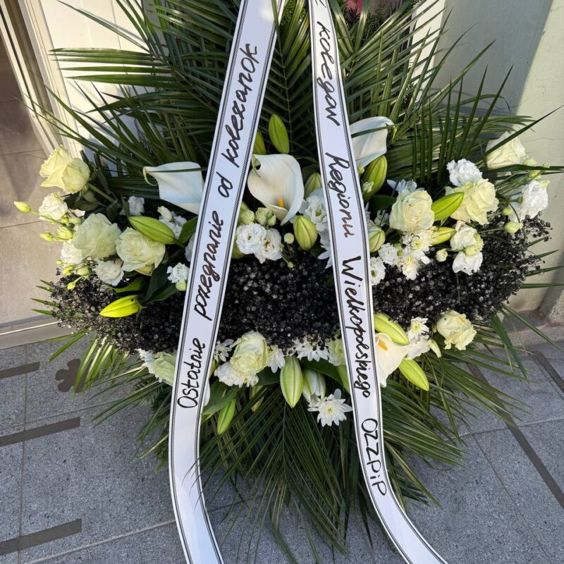 Wieniec pogrzebowy na drewnianym stojaku - Studio Deluxe Poznań