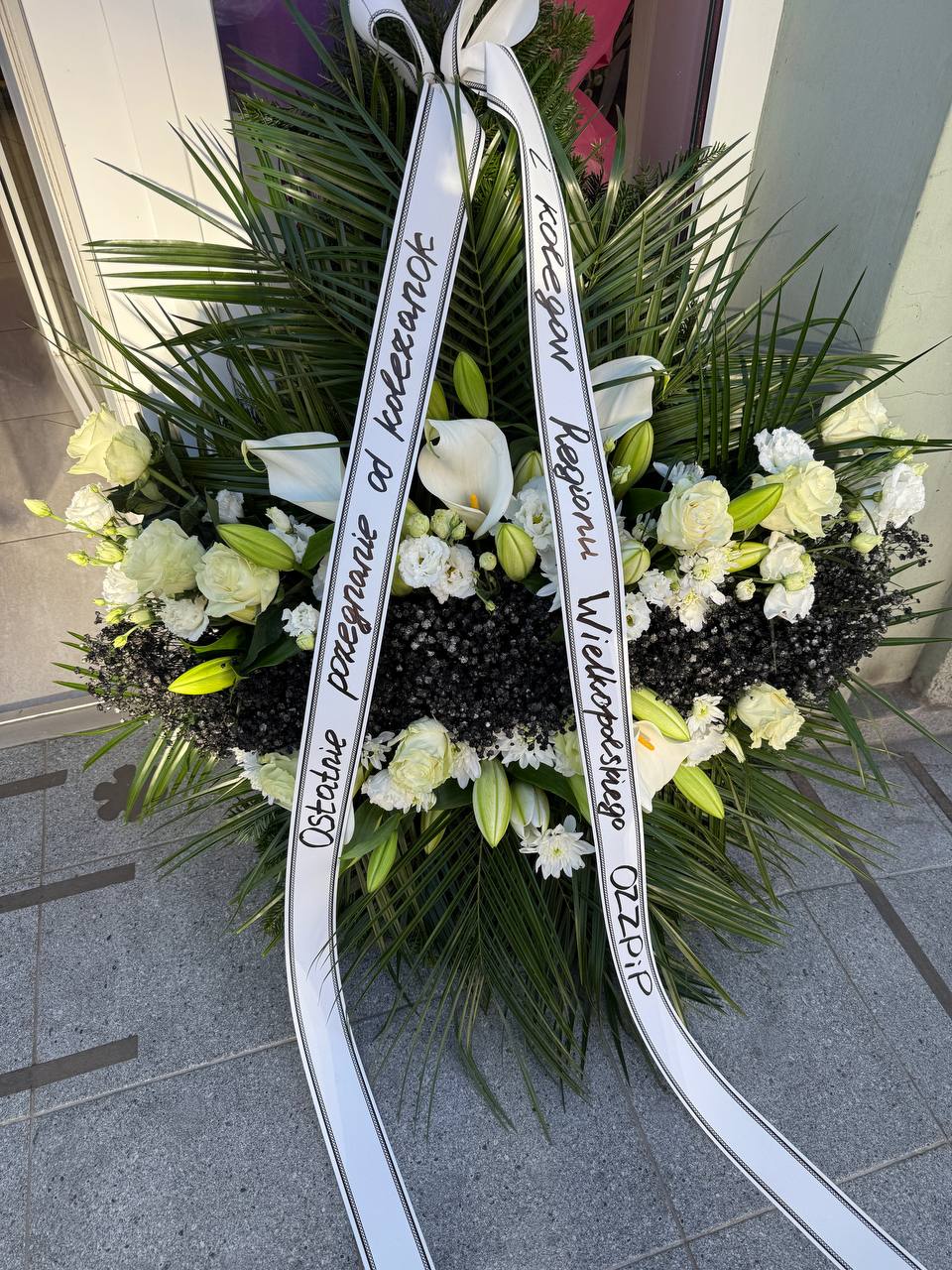 IMG_7033 Wieniec pogrzebowy na drewnianym stojaku - Studio Deluxe Poznań