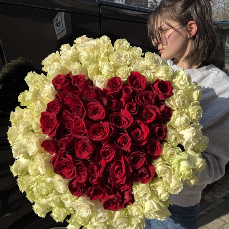 101 róża – kompozycja w kształcie serca