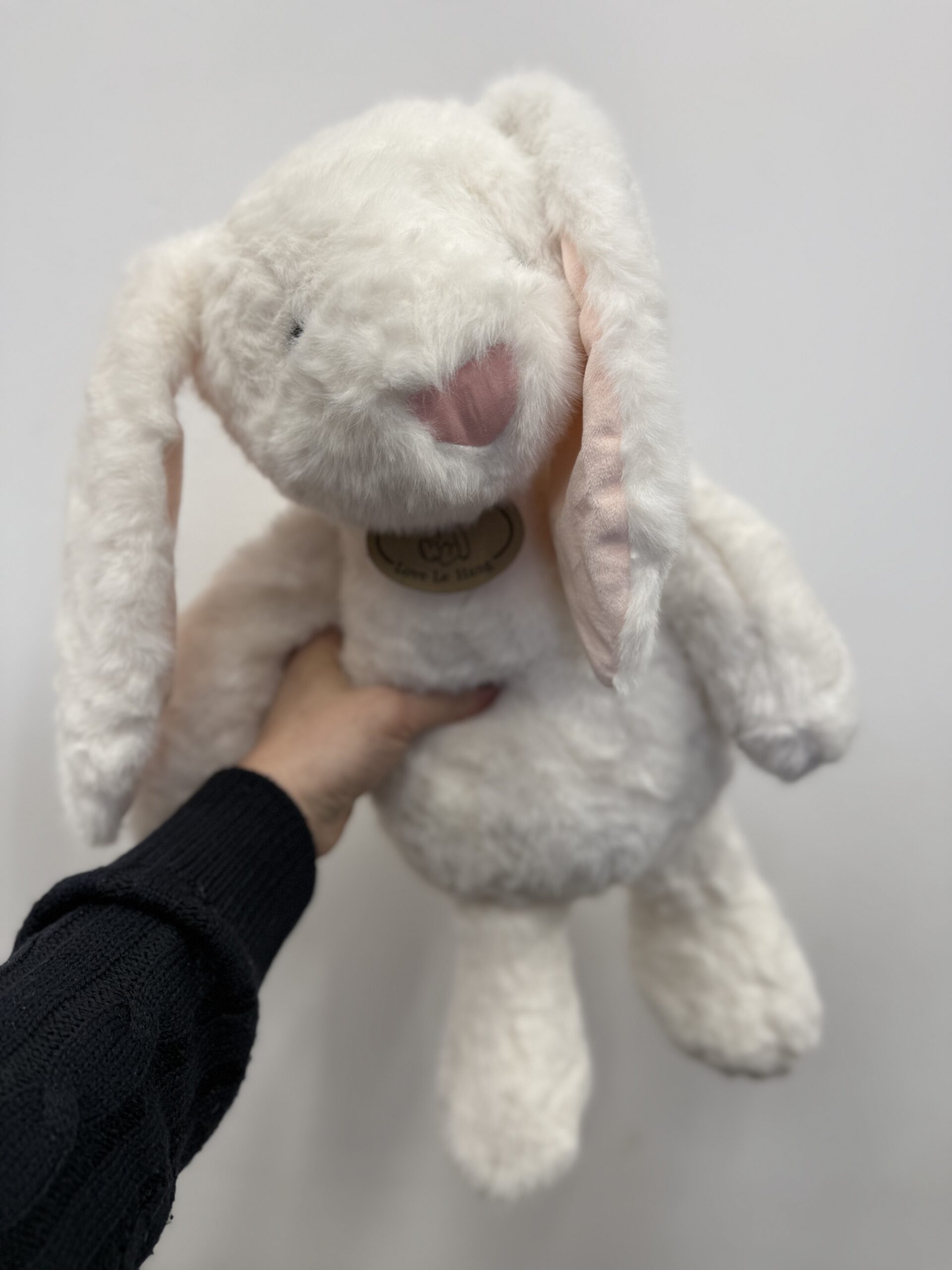 IMG_8895 Pluszak króliczek – miękka maskotka jako dodatek do bukietu Studio Deluxe