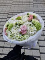 Bukiet pastelowy z hortensją i różą gałązkową, eustomą