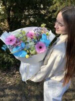 Kolorowy bukiet mix z gerberą - obrazek 3