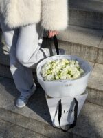 Bukiet z białej frezji - obrazek 3