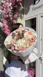 Bukiet pastelowy z hortensją, różą i eustomą - obrazek 2