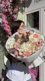 Bukiet pastelowy z hortensją, różą i eustomą - obrazek 4